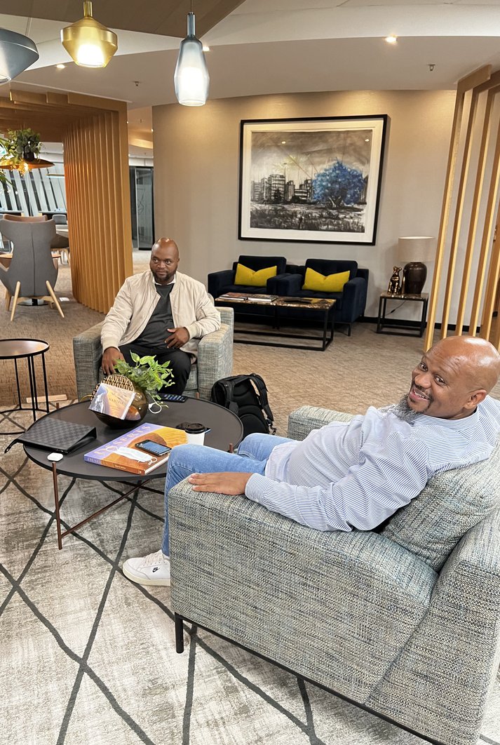 Pace Online client consultation in a modern lounge